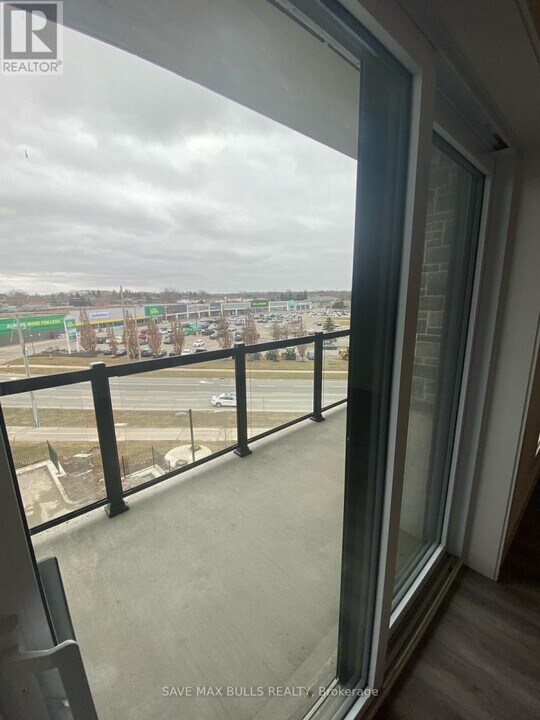 1000-1000 Lackner Blvd in Kitchener, ON - Building Photo