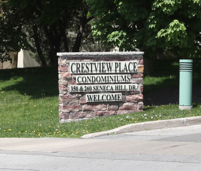 Crestview III in Toronto, ON - Building Photo - Building Photo