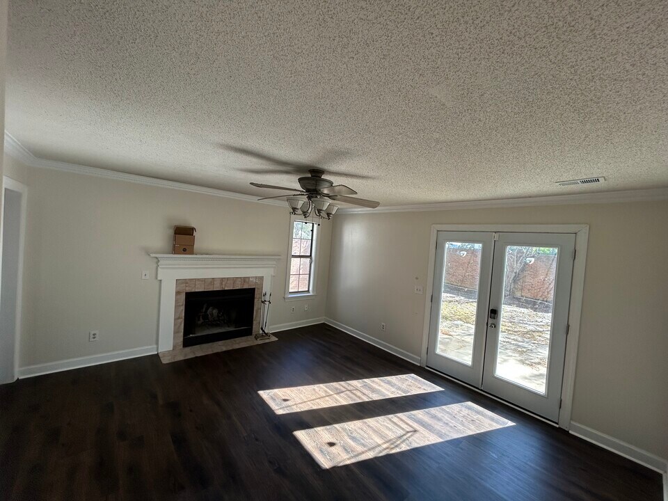 1302 Farrington Way in Columbia, SC - Building Photo