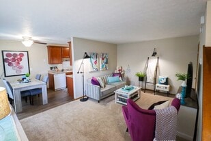 Rosebrook Village in Reynoldsburg, OH - Building Photo