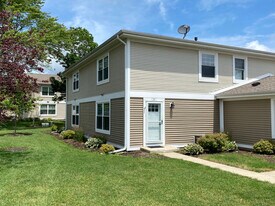 368 Farmingdale Cir in Vernon Hills, IL - Building Photo