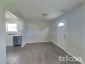 4249 Village Bend Dr in Indianapolis, IN - Building Photo - Building Photo