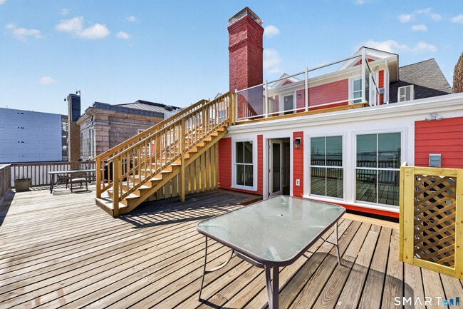 136 Bank St in New London, CT - Building Photo - Building Photo