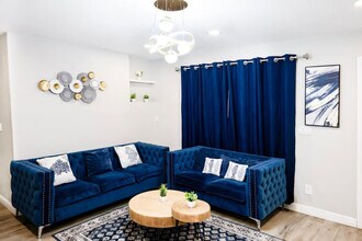 451 E Lincoln Ave in Escondido, CA - Building Photo - Building Photo