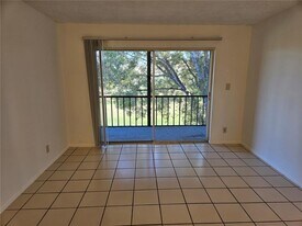 7911 Colony Cir N, Unit 304 in Tamarac, FL - Building Photo