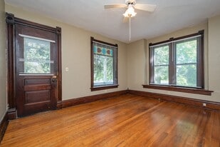 909 N Dodge St