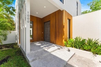1000 SE 11th Ct in Fort Lauderdale, FL - Building Photo - Building Photo