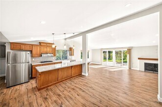 20524 Rhoda St in Los Angeles, CA - Foto de edificio - Building Photo