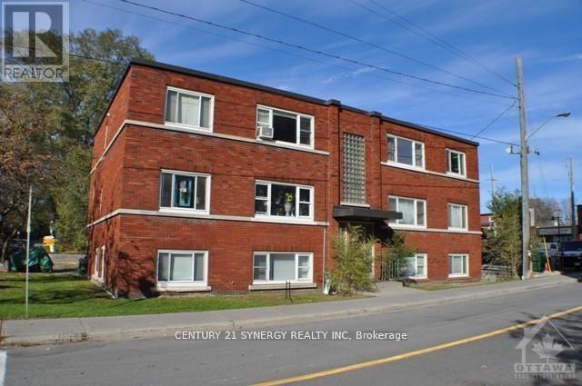 151-151 Holmwood Ave in Ottawa, ON - Building Photo