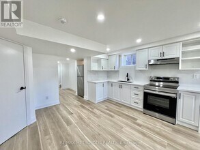 3271 Turnstone Blvd in Pickering, ON - Building Photo - Building Photo