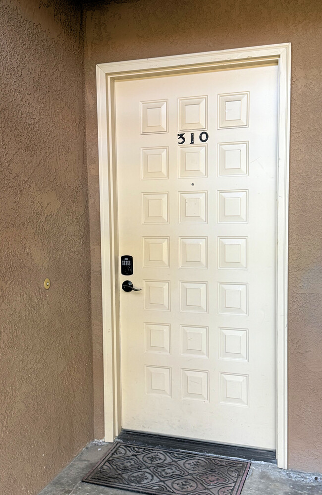 291 E Mel Ave, Unit 310 in Palm Springs, CA - Building Photo - Building Photo