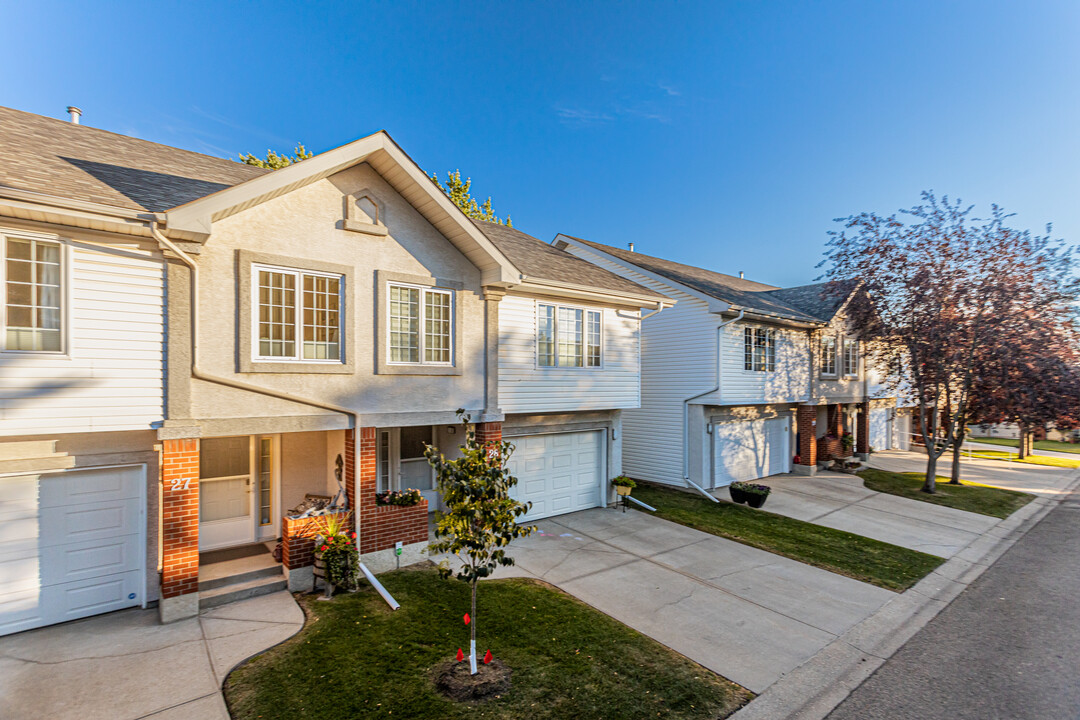 Charlton Terrace in Sherwood Park, AB - Building Photo