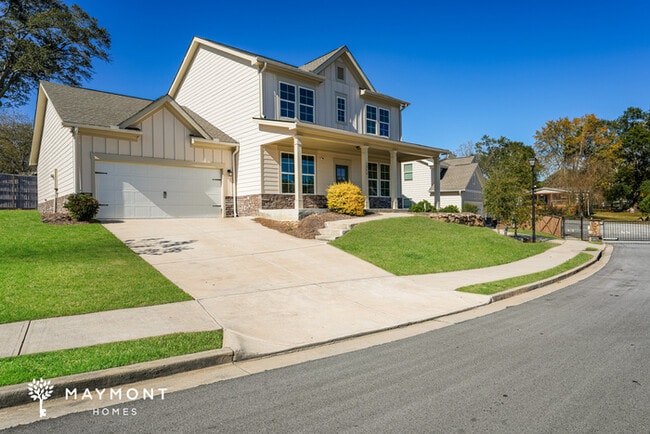 1324 Slaton Manor Dr NE in Conyers, GA - Foto de edificio - Building Photo