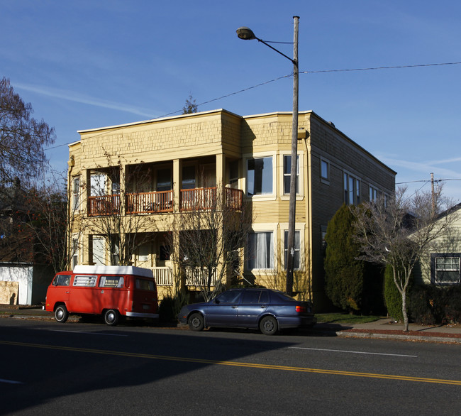 2423-2429 E Burnside St in Portland, OR - Building Photo - Building Photo