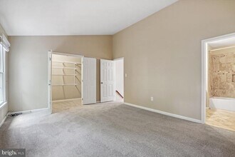 7706 Hickory Glen Way in Springfield, VA - Building Photo - Building Photo