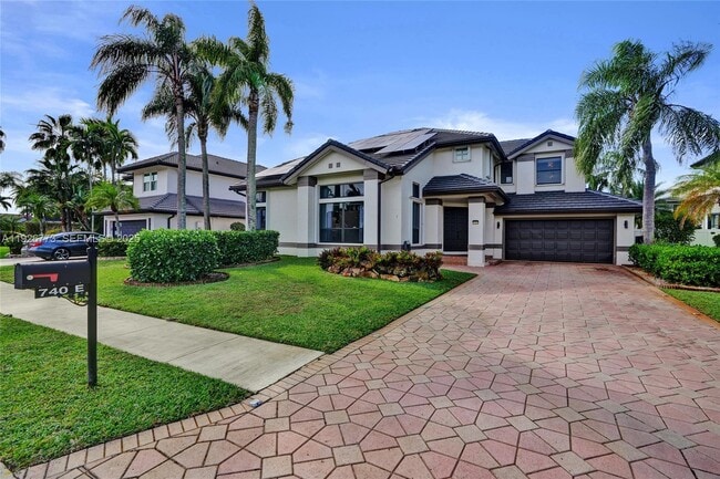 740 Cypress Pointe Dr E in Pembroke Pines, FL - Building Photo - Building Photo