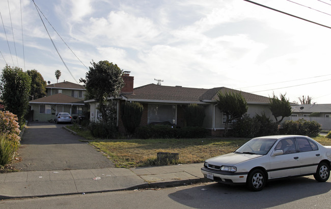 704 Bartlett Ave in Hayward, CA - Building Photo - Building Photo