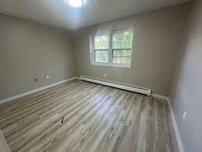 23 Fieldside Dr in Groton, CT - Building Photo - Building Photo