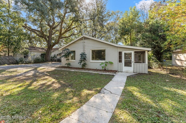 property at 4044 Hunter Cir