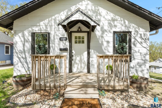 property at 1119 N Duluth Ave