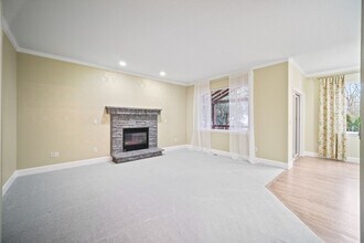 16044 SE Flavel Dr in Portland, OR - Building Photo - Building Photo