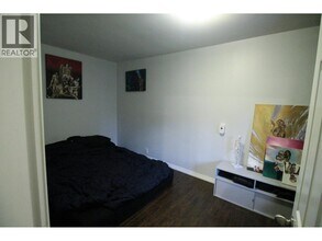 737 Robinson St in Coquitlam, BC - Building Photo - Building Photo