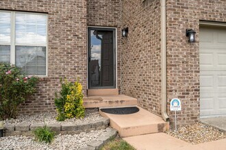 1104 Miles View Ct in Louisville, KY - Building Photo - Building Photo