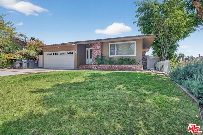 626 Jamestown Rd in Burbank, CA - Building Photo - Building Photo