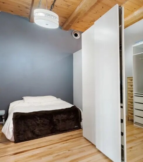 property at 27 Wormwood St