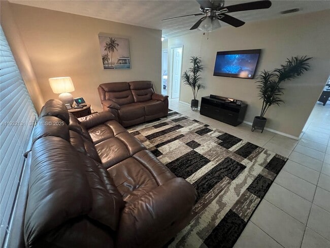 4731 SW 25th Ave in Fort Lauderdale, FL - Building Photo - Building Photo