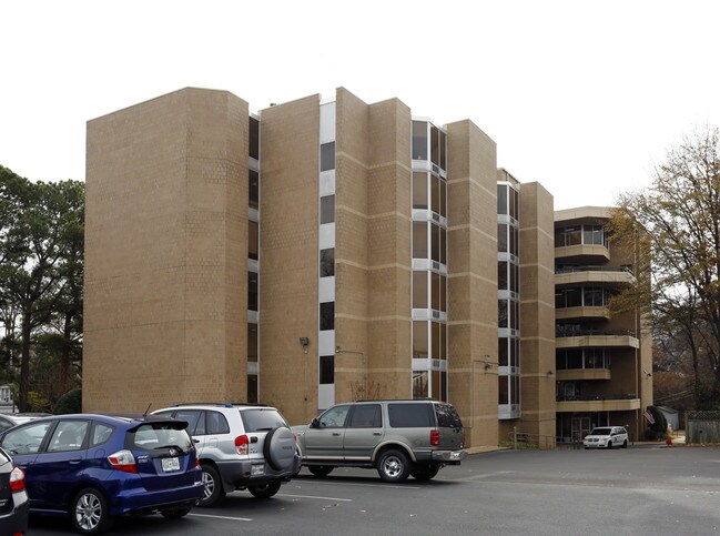 Union Avenue Baptist Towers in Memphis, TN - Foto de edificio - Building Photo