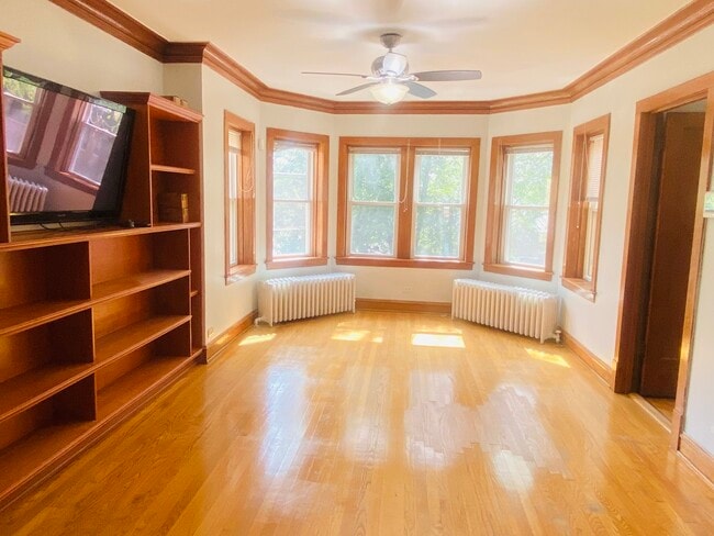 5310 W Parker Ave in Chicago, IL - Building Photo - Building Photo