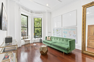 223 Hancock St in Brooklyn, NY - Building Photo - Interior Photo