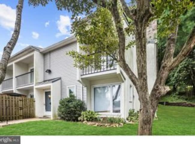 property at 150 W Kenilworth Cir