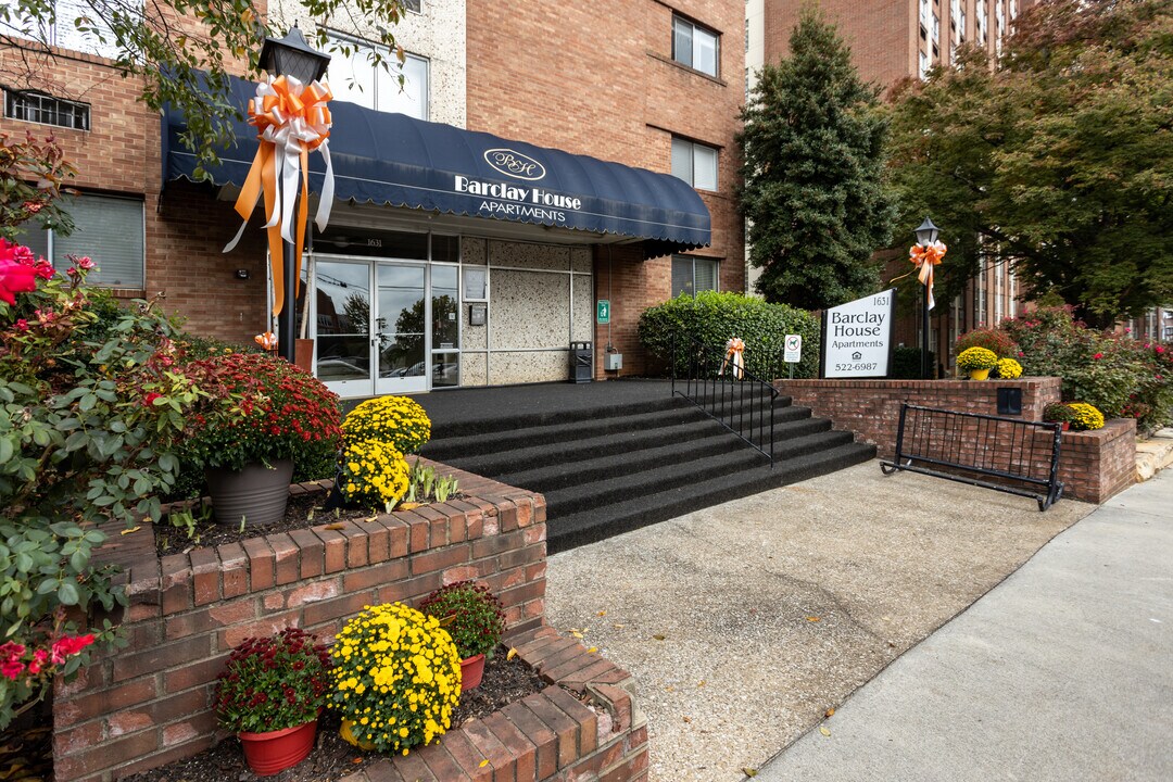 Barclay House Apartments in Knoxville, TN - Building Photo