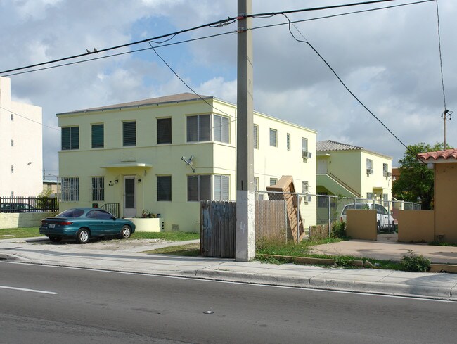 855 SW 7th St in Miami, FL - Building Photo - Building Photo