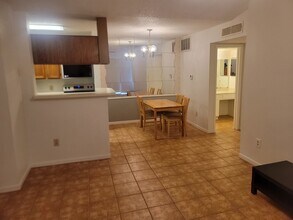 2121 Hepburn St, Unit 602 in Houston, TX - Foto de edificio - Building Photo
