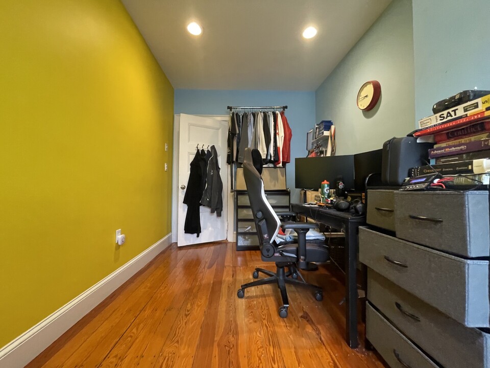 7 Regent Cir, Unit 3 in Brookline, MA - Building Photo