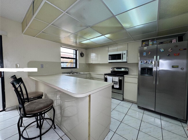5240 W 24th Ct in Hialeah, FL - Building Photo - Building Photo