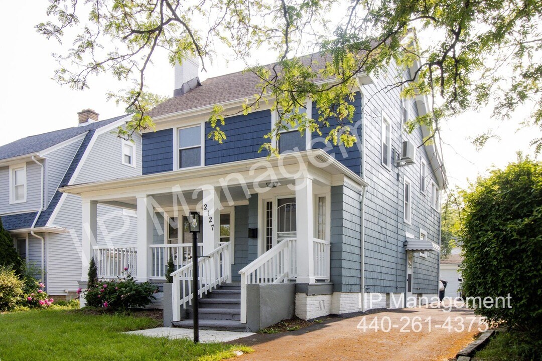 2127 Rossmoor Rd in Cleveland Heights, OH - Building Photo