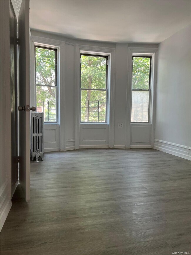 1810 Barnes Ave in Bronx, NY - Building Photo - Building Photo