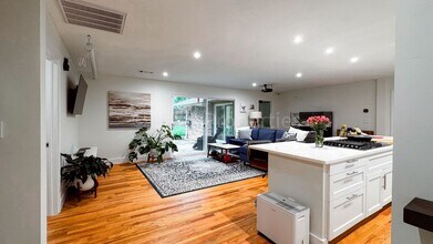 3169 Cloverhurst Dr in East Point, GA - Building Photo - Building Photo