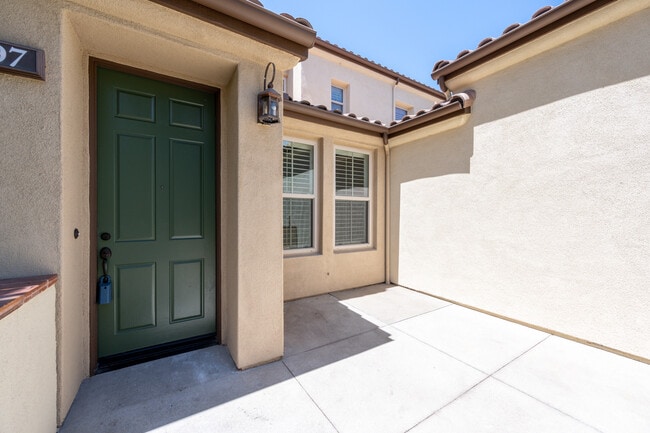 97 Winding Way in Irvine, CA - Building Photo - Building Photo