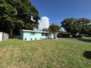 11186 116th St in Largo, FL - Building Photo - Building Photo