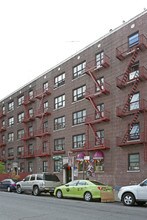 17 Vermilyea Avenue in New York, NY - Foto de edificio - Building Photo