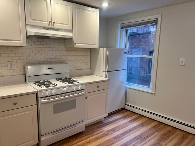 207 Salem St, Unit 2 in Boston, MA - Foto de edificio - Building Photo