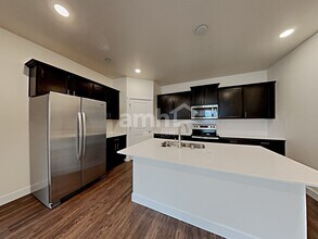 4222 177th St E in Tacoma, WA - Foto de edificio - Building Photo