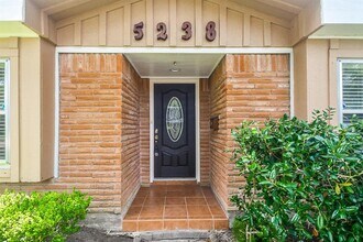 5238 Valkeith Dr in Houston, TX - Building Photo - Building Photo