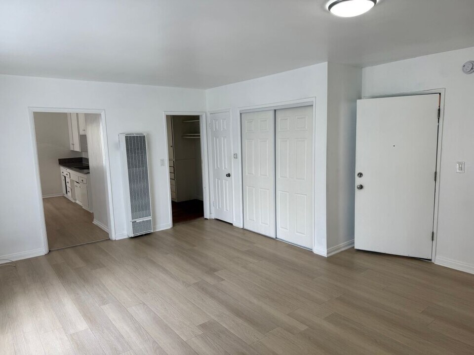 749 S Berendo St in Los Angeles, CA - Building Photo