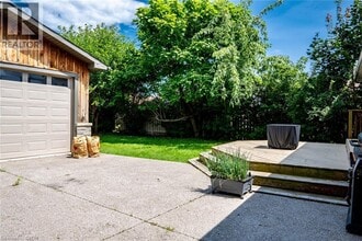 2251 Joyce St in Burlington, ON - Building Photo - Building Photo